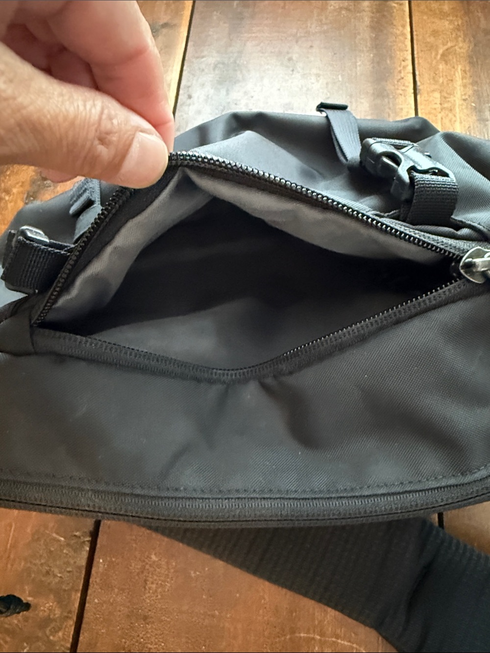 Patagonia 8L Black Atom Sling Bag - Picture 3 of 4